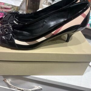 Burberry Black and Cream Heels with Tan Accents